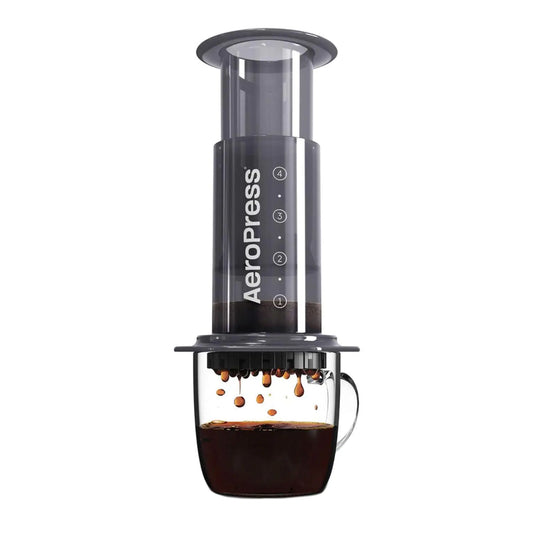 AeroPress Original Cafetera y Maker Estilo Espresso de Nivel Barista Portátil con Cámara, Émbolo y Filtros – Cafetera y Espresso Rápida